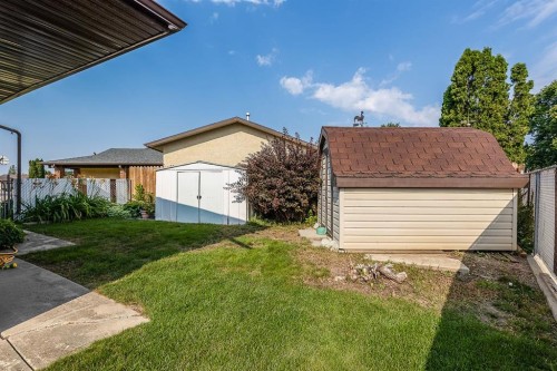80 Carry Crescent Se, Medicine Hat, AB - Outdoor With Exterior