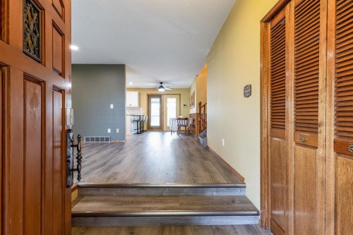 80 Carry Crescent Se, Medicine Hat, AB - Indoor Photo Showing Other Room