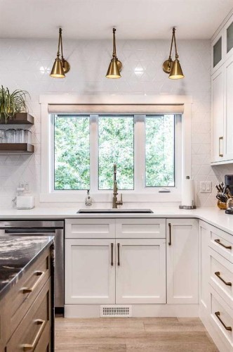 21 Hamptons Gate Se, Medicine Hat, AB - Indoor Photo Showing Kitchen