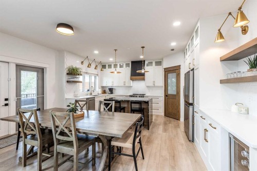 21 Hamptons Gate Se, Medicine Hat, AB - Indoor Photo Showing Dining Room