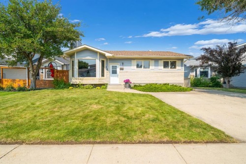 12 Swan Way SE Medicine Hat, AB T1B 4A7