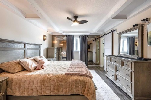 73 Cooper Road Se, Medicine Hat, AB - Indoor Photo Showing Bedroom