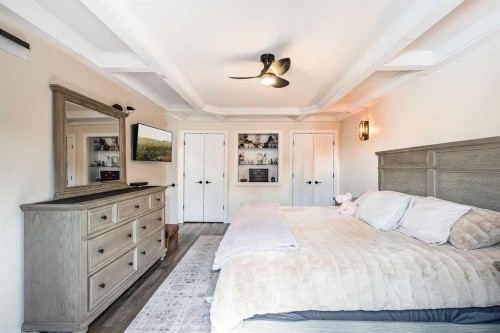 73 Cooper Road Se, Medicine Hat, AB - Indoor Photo Showing Bedroom