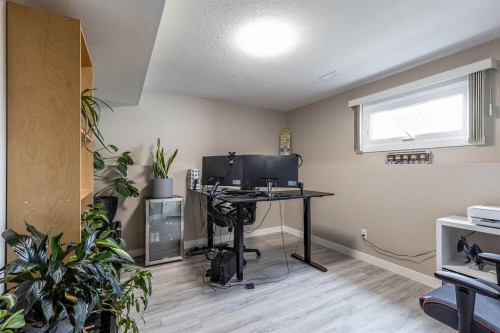 73 Cooper Road Se, Medicine Hat, AB - Indoor Photo Showing Office