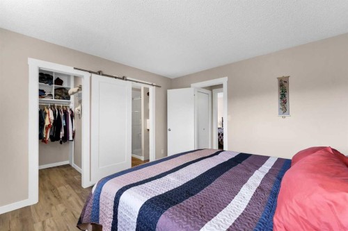 29 Rice Drive Se, Medicine Hat, AB - Indoor Photo Showing Bedroom