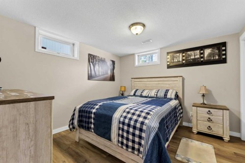 29 Rice Drive Se, Medicine Hat, AB - Indoor Photo Showing Bedroom