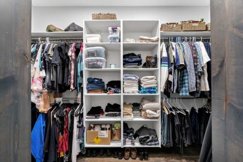 215 Hamptons Crescent Se, Medicine Hat, AB - Indoor With Storage
