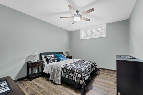 215 Hamptons Crescent Se, Medicine Hat, AB - Indoor Photo Showing Bedroom