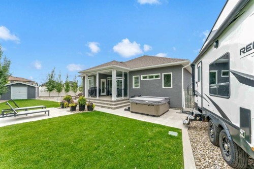 215 Hamptons Crescent Se, Medicine Hat, AB - Outdoor