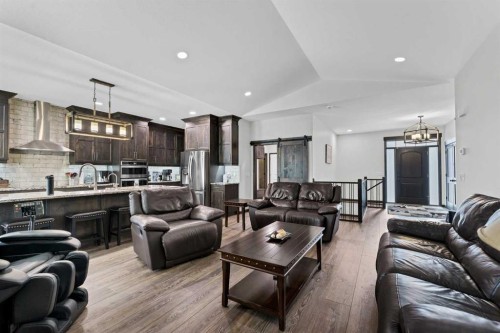 215 Hamptons Crescent Se, Medicine Hat, AB - Indoor Photo Showing Living Room