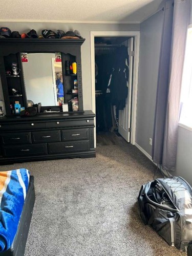 602 7 Street Se, Redcliff, AB - Indoor Photo Showing Bedroom