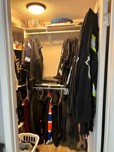 602 7 Street Se, Redcliff, AB - Indoor With Storage