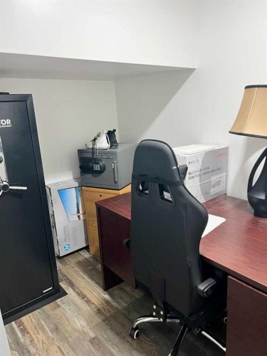 602 7 Street Se, Redcliff, AB - Indoor Photo Showing Office