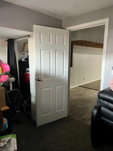 602 7 Street Se, Redcliff, AB - Indoor Photo Showing Other Room