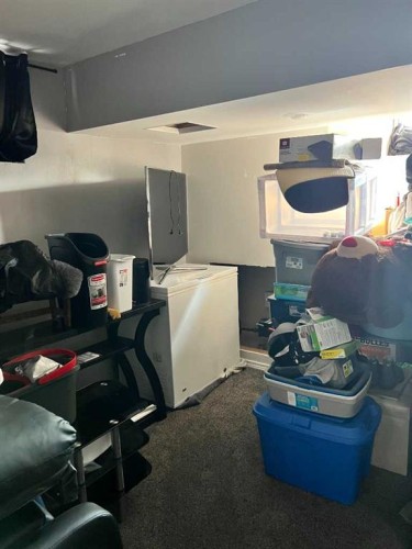 602 7 Street Se, Redcliff, AB - Indoor