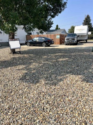 602 7 Street Se, Redcliff, AB - Outdoor