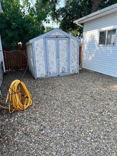 602 7 Street Se, Redcliff, AB - Outdoor