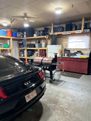602 7 Street Se, Redcliff, AB - Indoor Photo Showing Garage