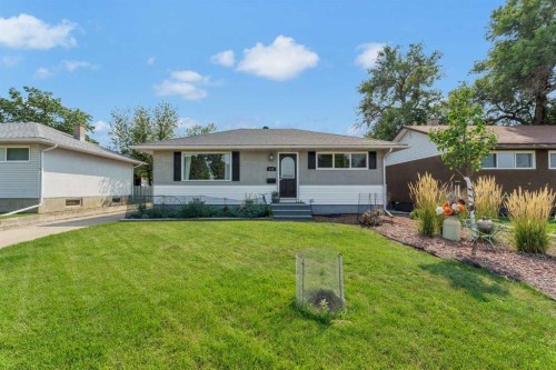 117 14 Street NW Medicine Hat, AB T1A 6R5