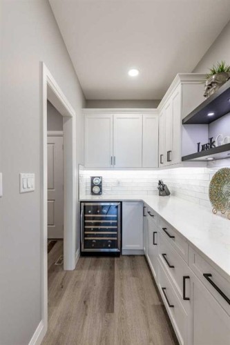 57 Hamptons Gate Se, Medicine Hat, AB - Indoor Photo Showing Kitchen