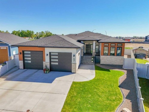 57 Hamptons Gate Se, Medicine Hat, AB - Outdoor