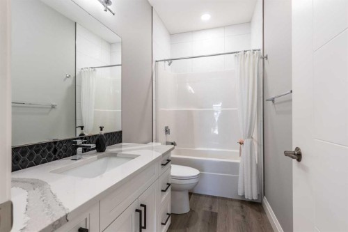 57 Hamptons Gate Se, Medicine Hat, AB - Indoor Photo Showing Bathroom