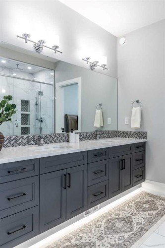 57 Hamptons Gate Se, Medicine Hat, AB - Indoor Photo Showing Bathroom