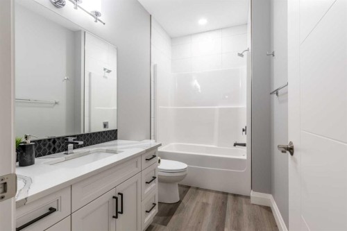 57 Hamptons Gate Se, Medicine Hat, AB - Indoor Photo Showing Bathroom