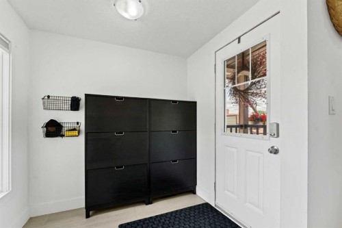 6 5 Street Ne, Redcliff, AB - Indoor Photo Showing Other Room