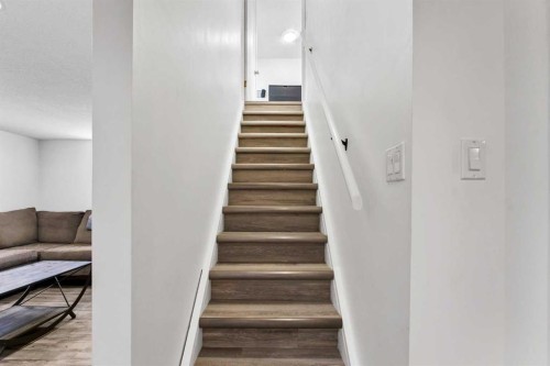 6 5 Street Ne, Redcliff, AB - Indoor Photo Showing Other Room