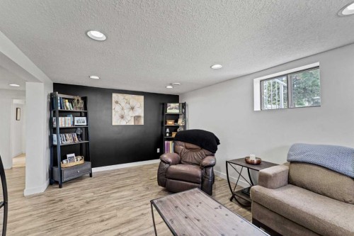 6 5 Street Ne, Redcliff, AB - Indoor