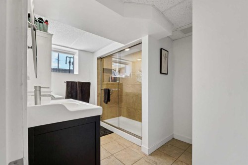 6 5 Street Ne, Redcliff, AB - Indoor Photo Showing Other Room