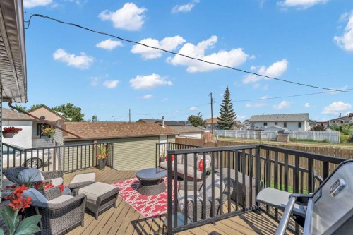 6 5 Street Ne, Redcliff, AB - Outdoor With Deck Patio Veranda With Exterior