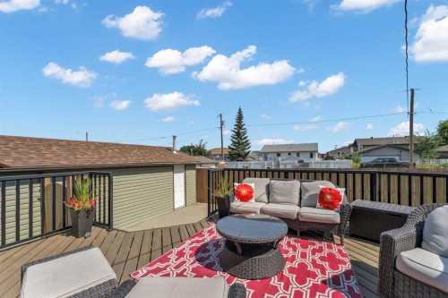 6 5 Street Ne, Redcliff, AB - Outdoor With Deck Patio Veranda With Exterior