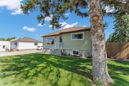 6 5 Street Ne, Redcliff, AB - Outdoor With Deck Patio Veranda