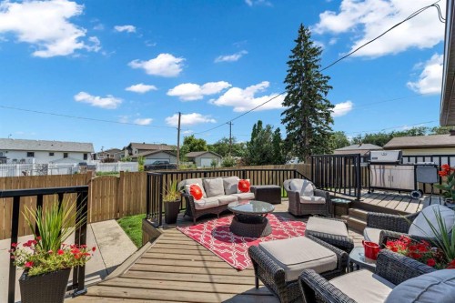 6 5 Street Ne, Redcliff, AB - Outdoor With Deck Patio Veranda