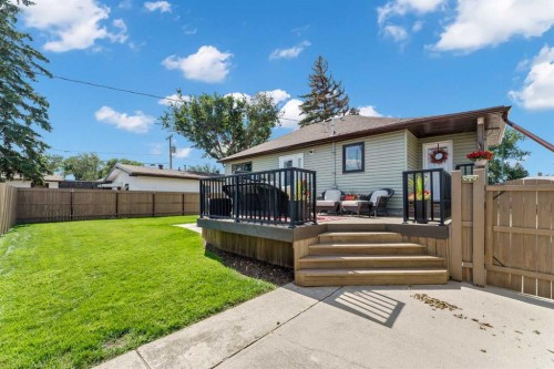 6 5 Street Ne, Redcliff, AB - Outdoor With Deck Patio Veranda