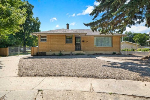 85 Huckvale Crescent SW Medicine Hat, AB T1C 0A6