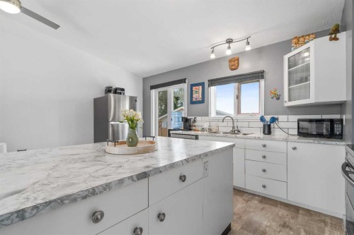 13 Heather Court, Irvine, AB 