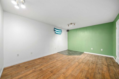 13 Heather Court, Irvine, AB 