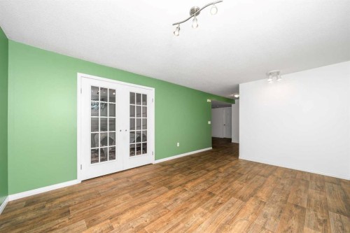 13 Heather Court, Irvine, AB 