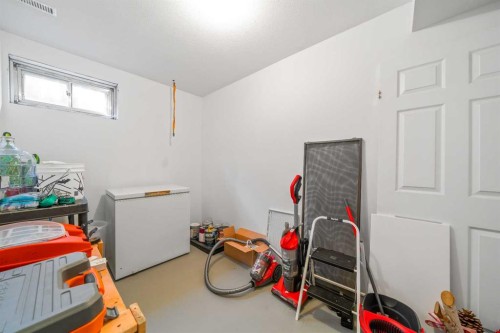 13 Heather Court, Irvine, AB 