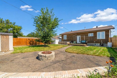 13 Heather Court, Irvine, AB 