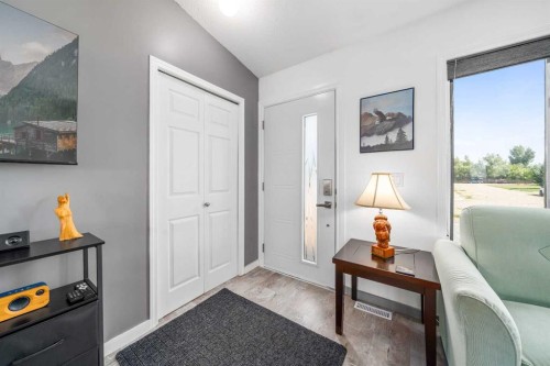 13 Heather Court, Irvine, AB 