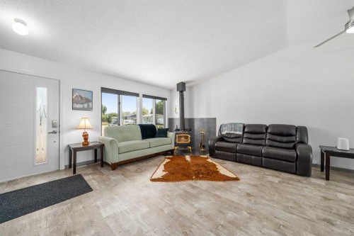 13 Heather Court, Irvine, AB 