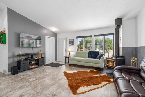 13 Heather Court, Irvine, AB 