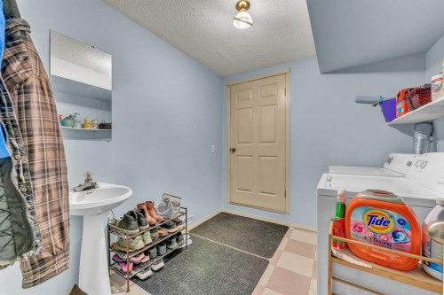 2121 Hull Way Ne, Medicine Hat, AB 