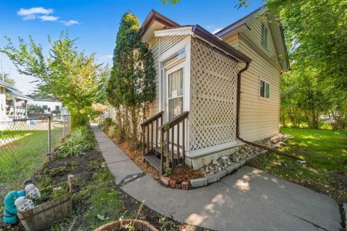 511B Maple Avenue SE Medicine Hat, AB T1B 3A6
