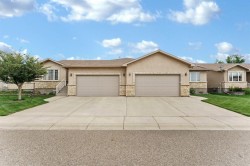 72 Sandstone Place SEMedicine Hat, AB T1B 4R9