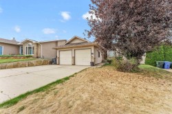 10 Redwood Place SE Medicine Hat, AB T1B 4A1